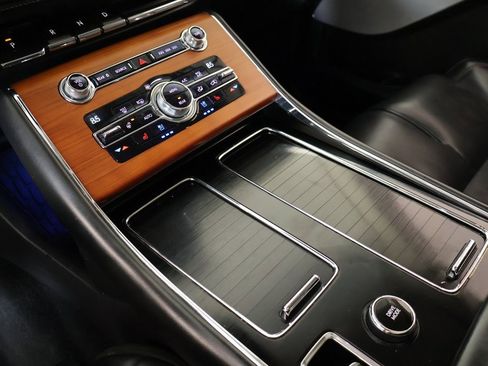 Used 2020 Lincoln Aviator Reserve w/ Equipment Group 202A image 9