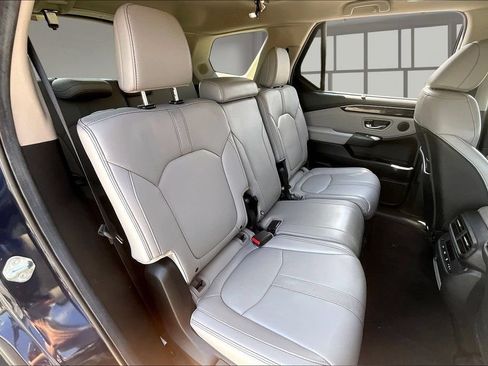 Certified 2025 Honda Pilot Touring image 24