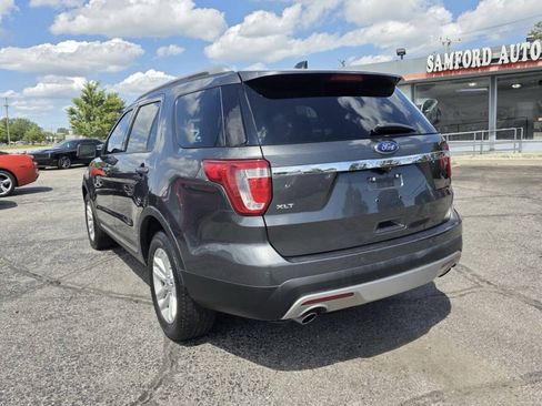 Used 2017 Ford Explorer XLT w/ Equipment Group 202A FWD image 5