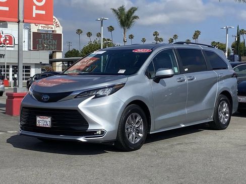Certified 2023 Toyota Sienna XLE w/ XLE Plus Package FWD image 39