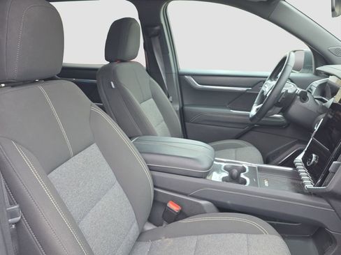 Used 2025 GMC Acadia Elevation AWD/4WD image 19