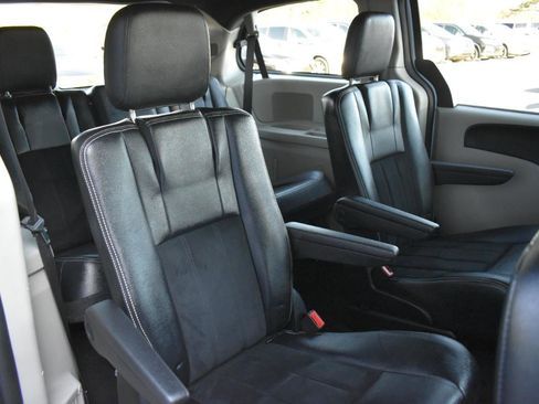 Used 2018 Dodge Grand Caravan SXT image 27