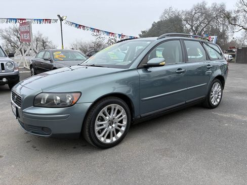 Used 2005 Volvo V50 2.4i image 1
