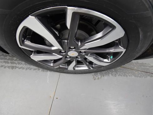 Used 2023 Chevrolet Equinox Premier image 9