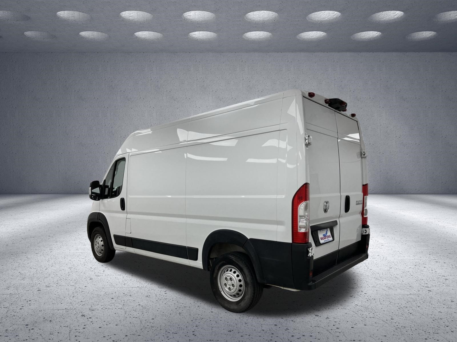 Used 2024 RAM ProMaster 2500 w/ Convenience Group FWD image 3