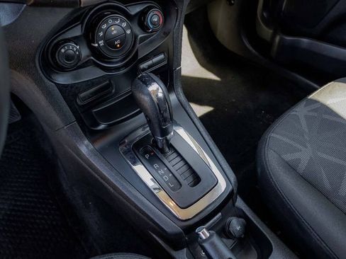 Used 2013 Ford Fiesta SE image 41