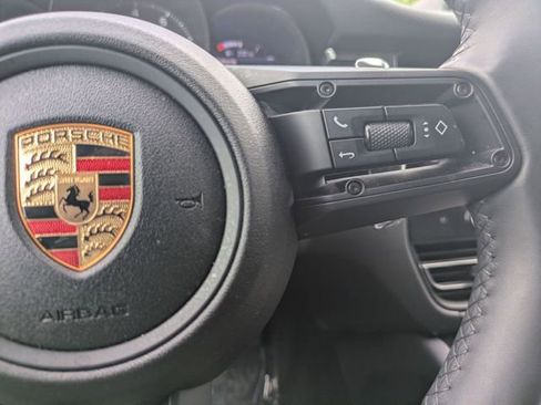 Used 2025 Porsche Macan AWD/4WD image 18