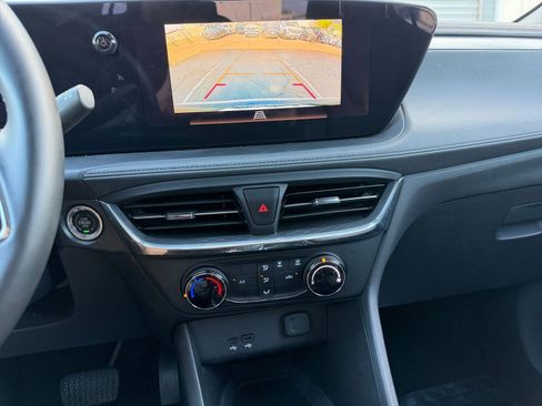 Used 2025 Buick Encore GX Preferred FWD image 17