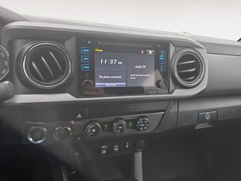 Used 2019 Toyota Tacoma TRD Off-Road AWD/4WD image 15