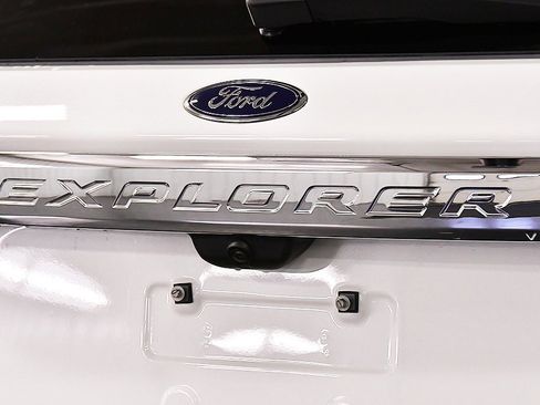 Used 2023 Ford Explorer XLT w/ Equipment Group 202A image 10