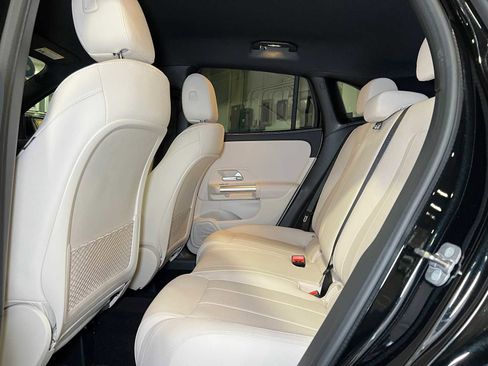 Used 2025 Mercedes-Benz GLA 250 4MATIC image 18