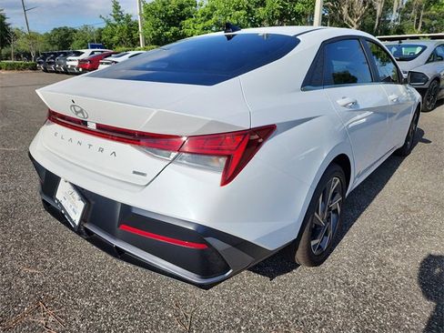 New 2025 Hyundai Elantra Limited image 3