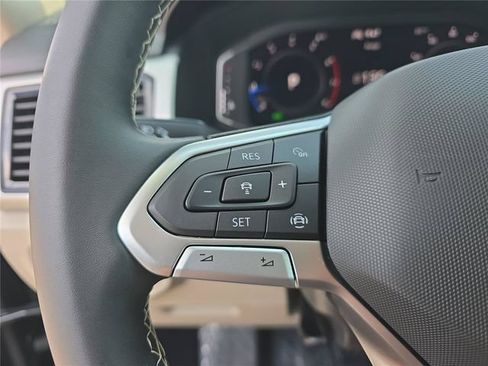 Used 2023 Volkswagen Atlas SE w/ Panoramic Sunroof Package FWD image 27