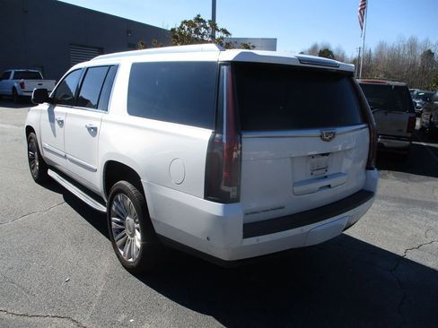 Used 2018 Cadillac Escalade ESV Luxury image 3