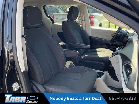 Used 2023 Chrysler Voyager LX FWD image 24