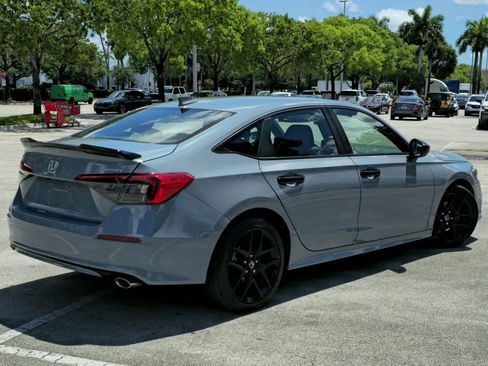 Used 2022 Honda Civic Sport image 2