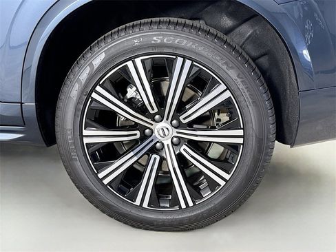 Certified 2025 Volvo XC90 B6 Core image 33