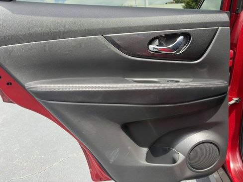 Used 2017 Nissan Rogue S w/ S Family Package FWD image 9