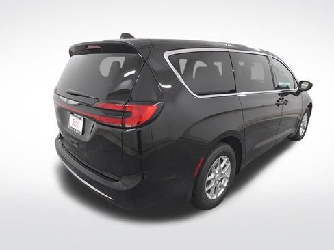 New 2026 Chrysler Pacifica Select image 6