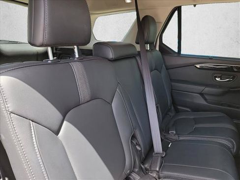 Used 2025 Honda Pilot EX-L image 16
