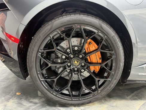 Used 2023 Lamborghini Huracan EVO RWD image 30