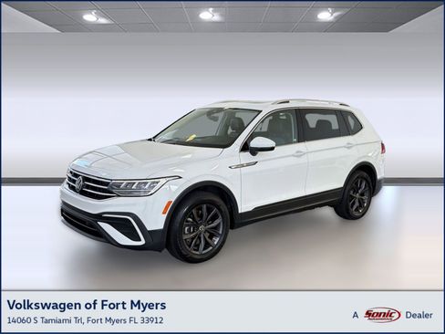 Used 2022 Volkswagen Tiguan SE FWD image 1