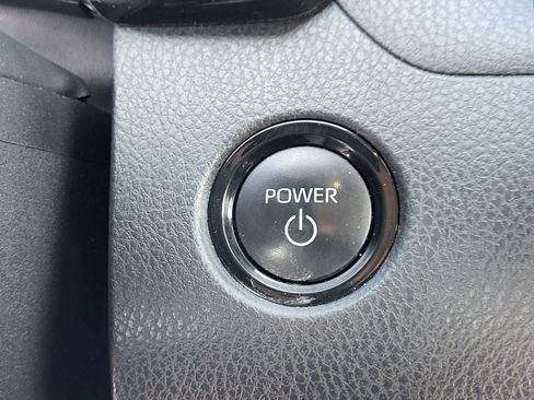 Used 2025 Toyota Camry LE image 32