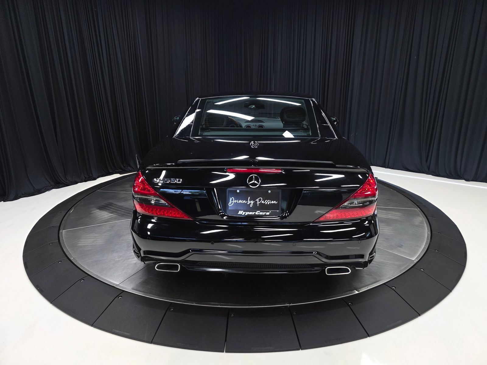 Used 2011 Mercedes-Benz SL 550 image 12