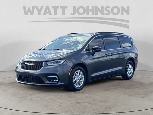 Used 2022 Chrysler Pacifica Touring-L FWD image 1