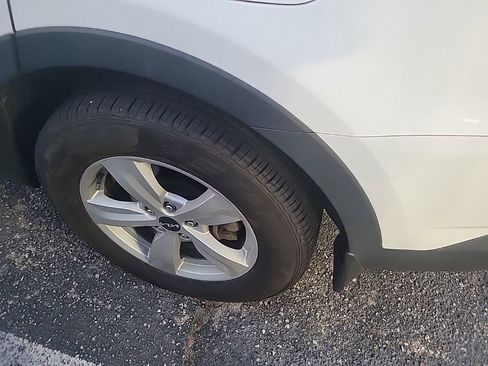 Used 2022 Kia Sorento LX image 15