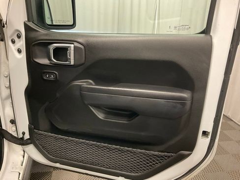 Used 2024 Jeep Wrangler Unlimited Rubicon AWD/4WD image 25