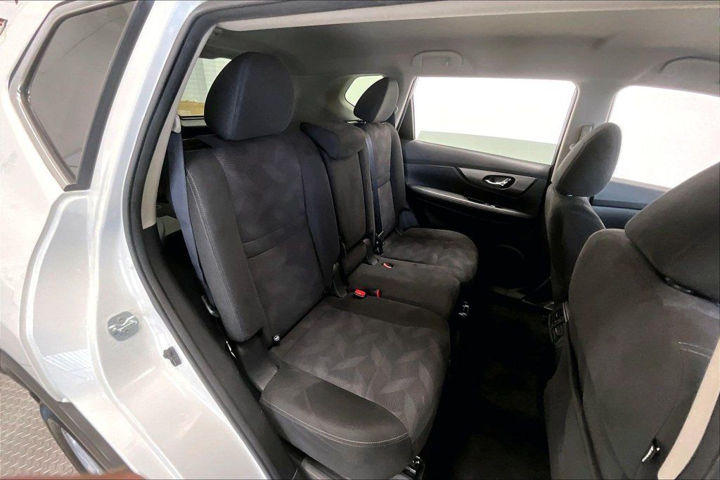 Used 2015 Nissan Rogue SV AWD/4WD image 26