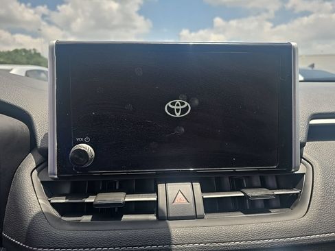 Used 2025 Toyota RAV4 XLE AWD/4WD image 12