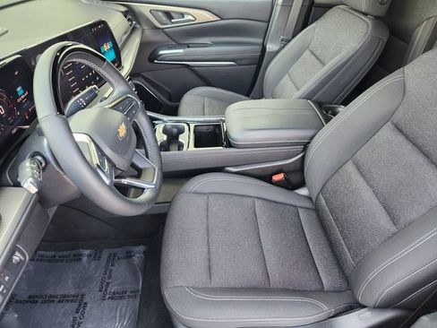 Used 2024 Chevrolet Traverse LT w/ Enhanced Driving Package FWD image 4