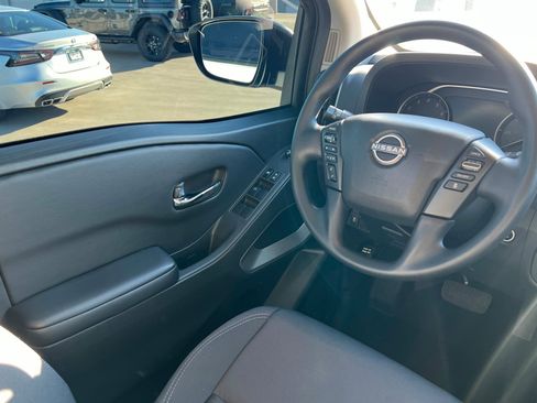 Used 2025 Nissan Frontier SV image 11