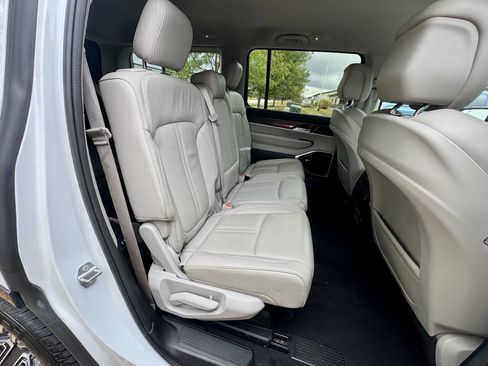 Used 2022 Jeep Wagoneer Series III image 37