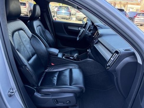 Used 2023 Volvo XC40 B5 Plus image 26