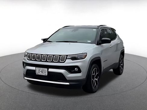 Used 2025 Jeep Compass Limited AWD/4WD image 2