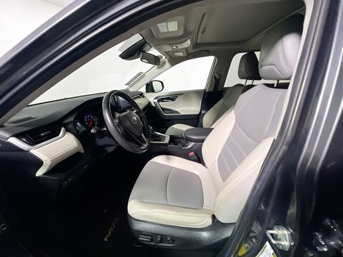 Used 2020 Toyota RAV4 XLE Premium FWD image 14