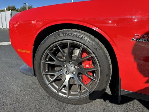 Used 2016 Dodge Challenger SRT image 6