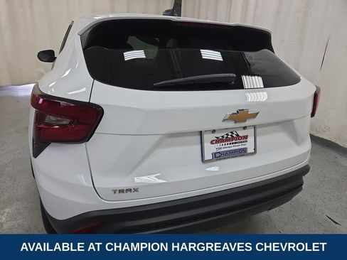 Used 2024 Chevrolet Trax LS w/ LS Convenience Package FWD image 40