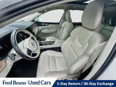 Used 2021 Volvo XC60 T5 Momentum w/ Protection Package Premier AWD/4WD image 25