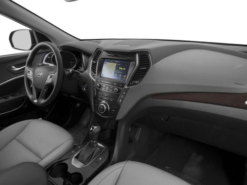 Used 2017 Hyundai Santa Fe AWD image 10