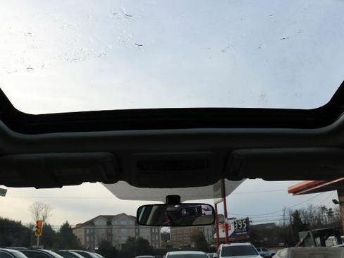 Used 2017 Subaru Forester 2.5i Limited image 16