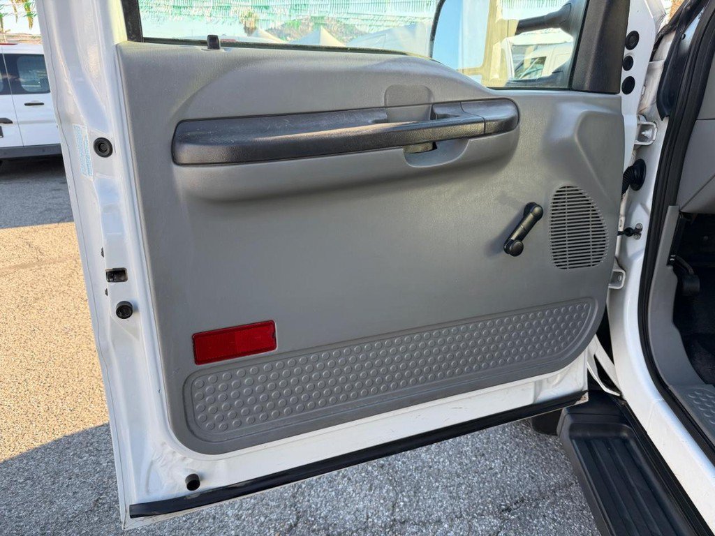 Used 2006 Ford F550 2WD Regular Cab Super Duty image 20