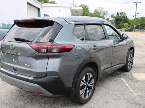 Certified 2022 Nissan Rogue SV w/ SV Premium Package AWD/4WD image 8