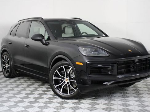 Used 2025 Porsche Cayenne S image 9