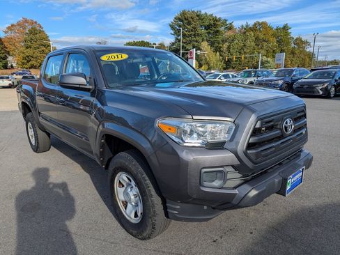 Used 2017 Toyota Tacoma SR image 7
