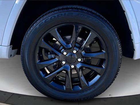 Certified 2022 Jeep Grand Cherokee Laredo X image 36