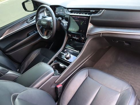 Used 2023 Jeep Grand Cherokee L Limited image 17